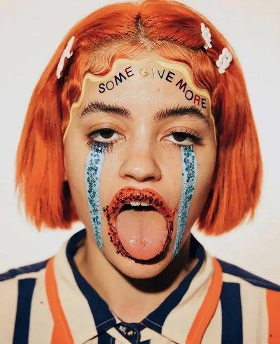 亮片|对准新娘们说：结婚时间可以重合，但妆容不可以！