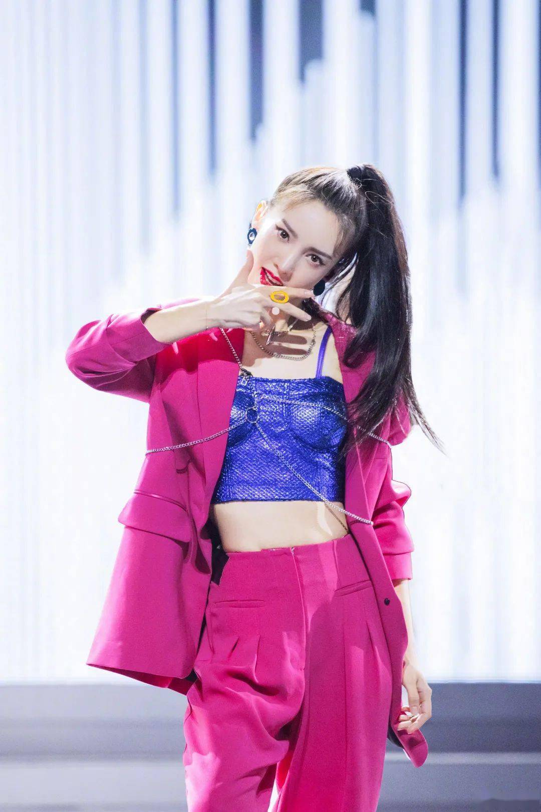 造型|百变头发造型,带你走进不同场所