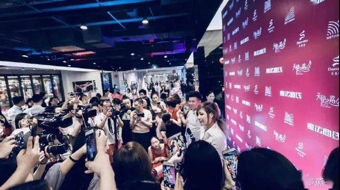 对比|53岁“韩国王祖贤”对比照被疯传，网友：这身子，谁扛得住啊！