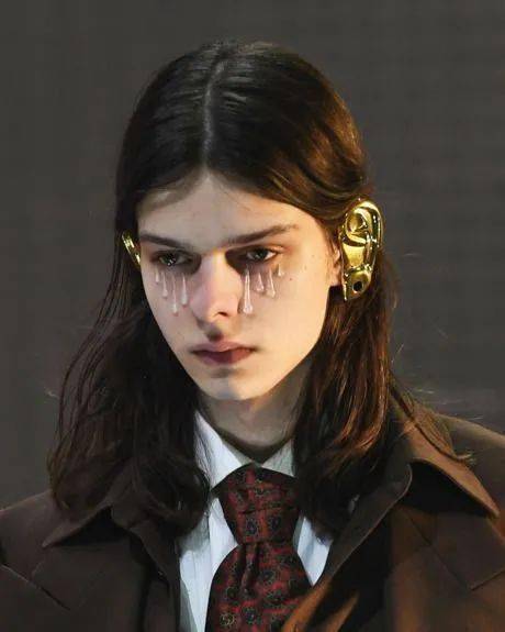 亮片|对准新娘们说：结婚时间可以重合，但妆容不可以！