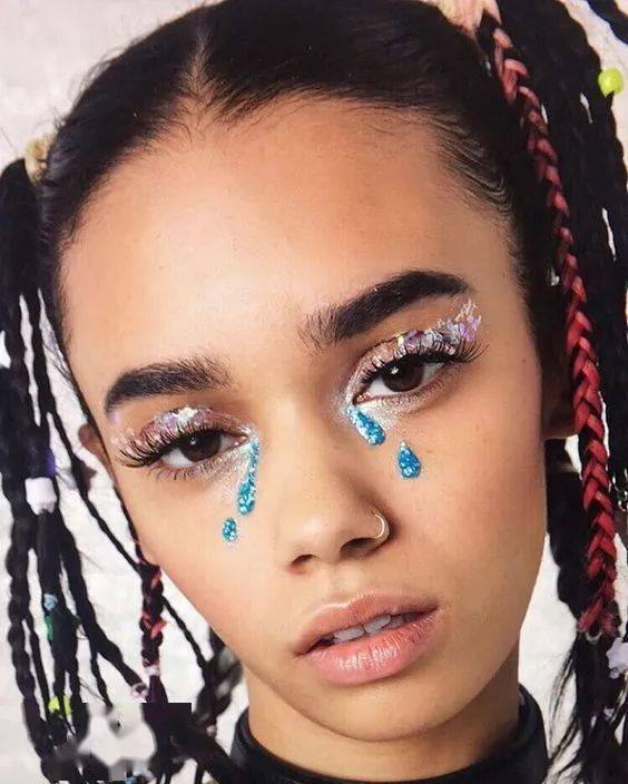 亮片|对准新娘们说：结婚时间可以重合，但妆容不可以！