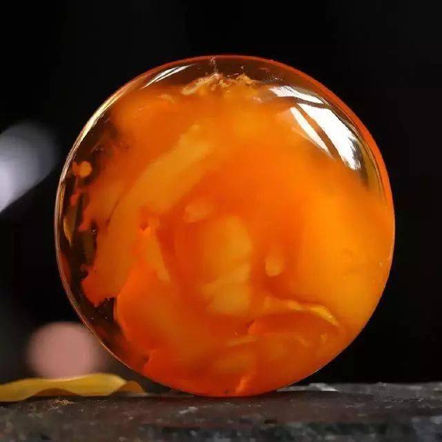 琥珀蜜蜡 二者合一的美物原来就是金绞蜜_气泡