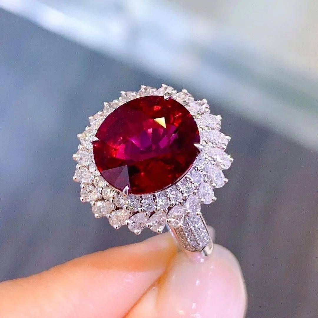 区别|女人戴珠宝和戴黄金首饰有什么区别？