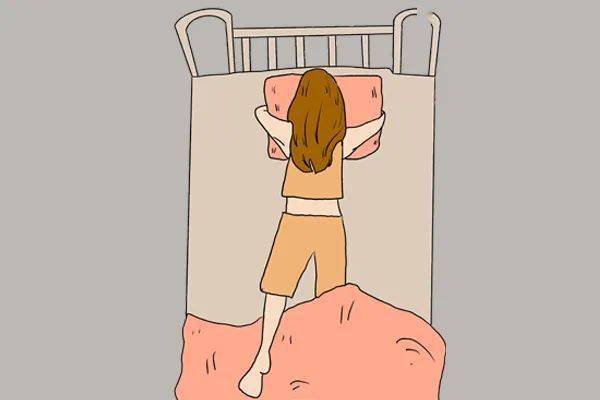 女性睡觉时,什么样的睡姿最好?坚持做的人,身体已收获