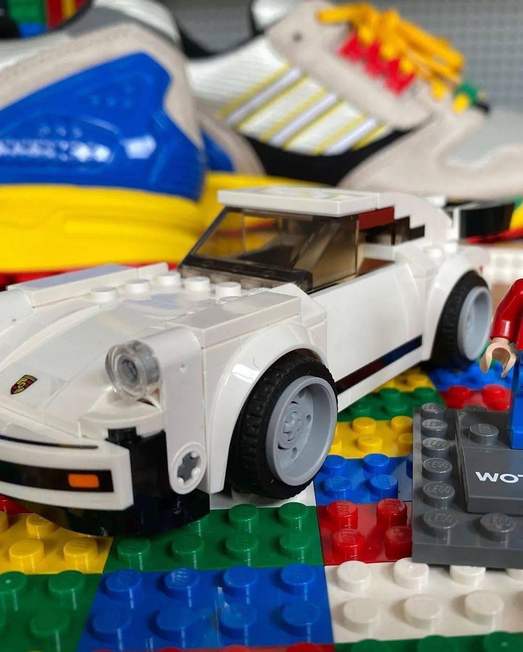 配色|Sean Wotherspoon 亲晒乐高 x adidas 联名鞋款