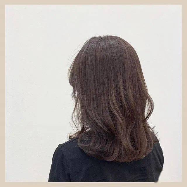 棕色|虞书欣和李圣经双双换上神仙发色，秋冬最显肤白发色你get了吗？