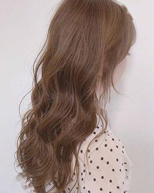 棕色|虞书欣和李圣经双双换上神仙发色，秋冬最显肤白发色你get了吗？