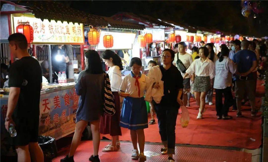 商丘应天美食街烟火气十足你去过吗有109家门店及286个摊位