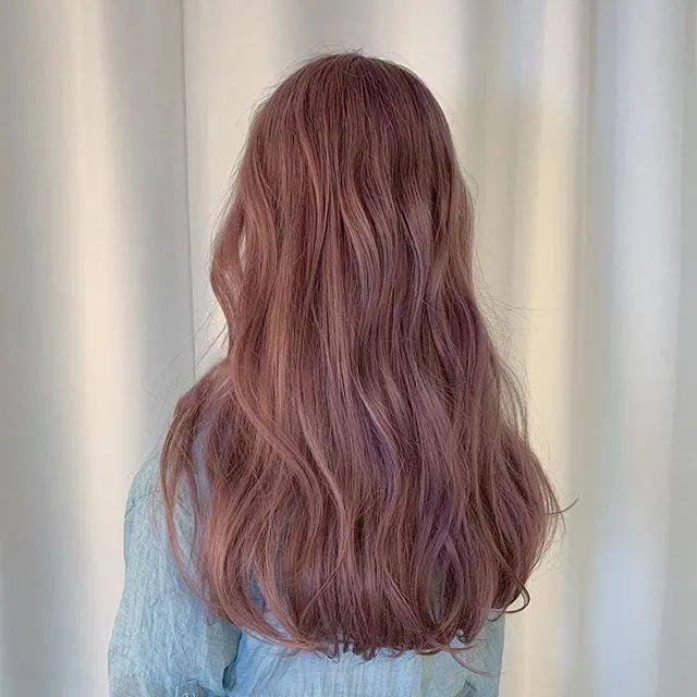 棕色|虞书欣和李圣经双双换上神仙发色，秋冬最显肤白发色你get了吗？