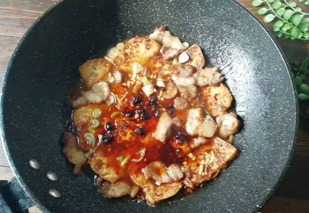 五花肉|多加入1勺这个调料，豆腐味道香做红烧豆腐时