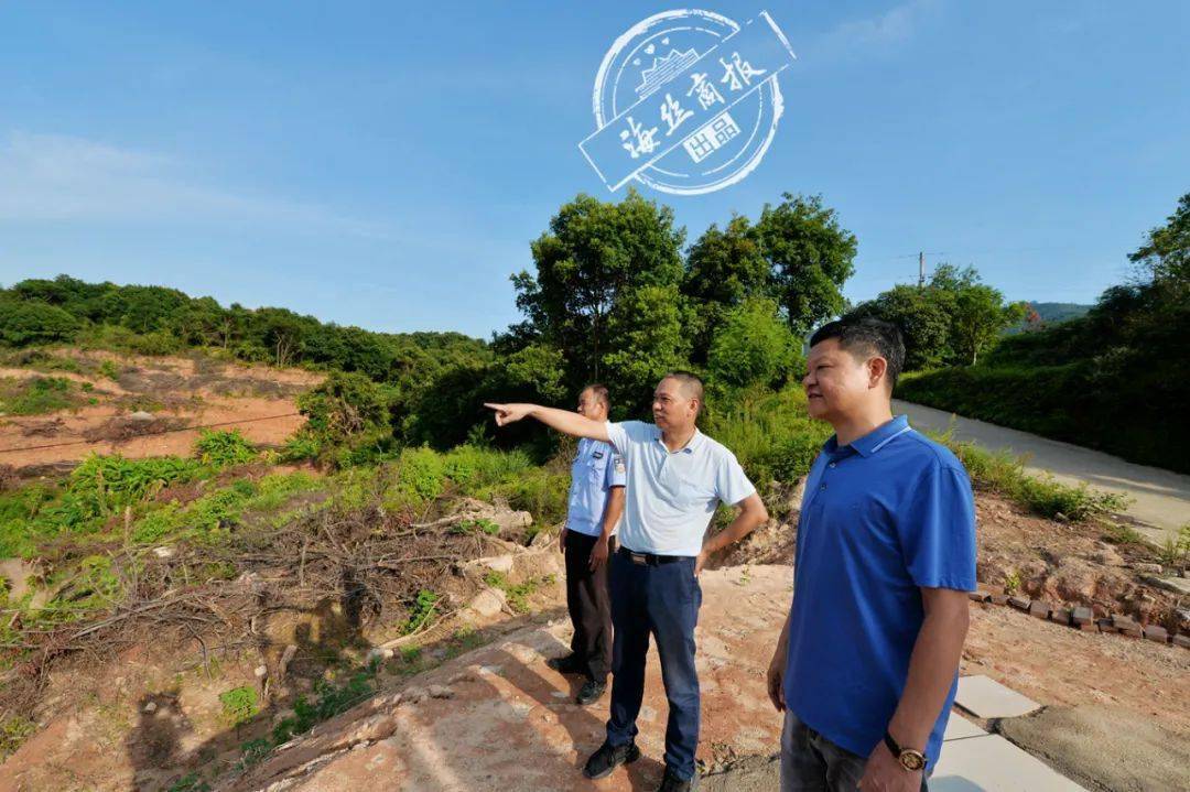 仑苍村人口_仑苍中学毕业照