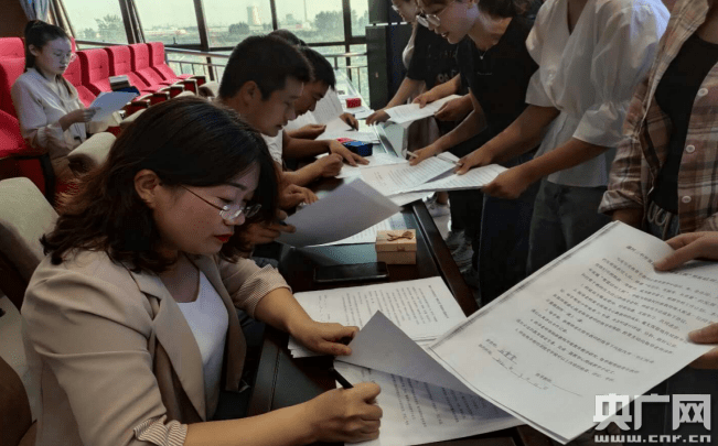 漯河|青蓝携手，共育芬芳——漯河市第三初级中学举办“青蓝工程”师徒结对拜师仪式