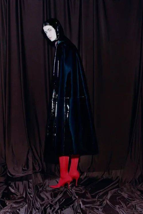 高跟鞋|100张大师镜头下危险迷人的高跟鞋