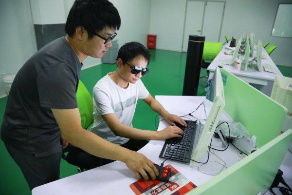 工作台|让视障人士能跟普通人一样做客服 阿里CCO打造了一个无障碍工作台