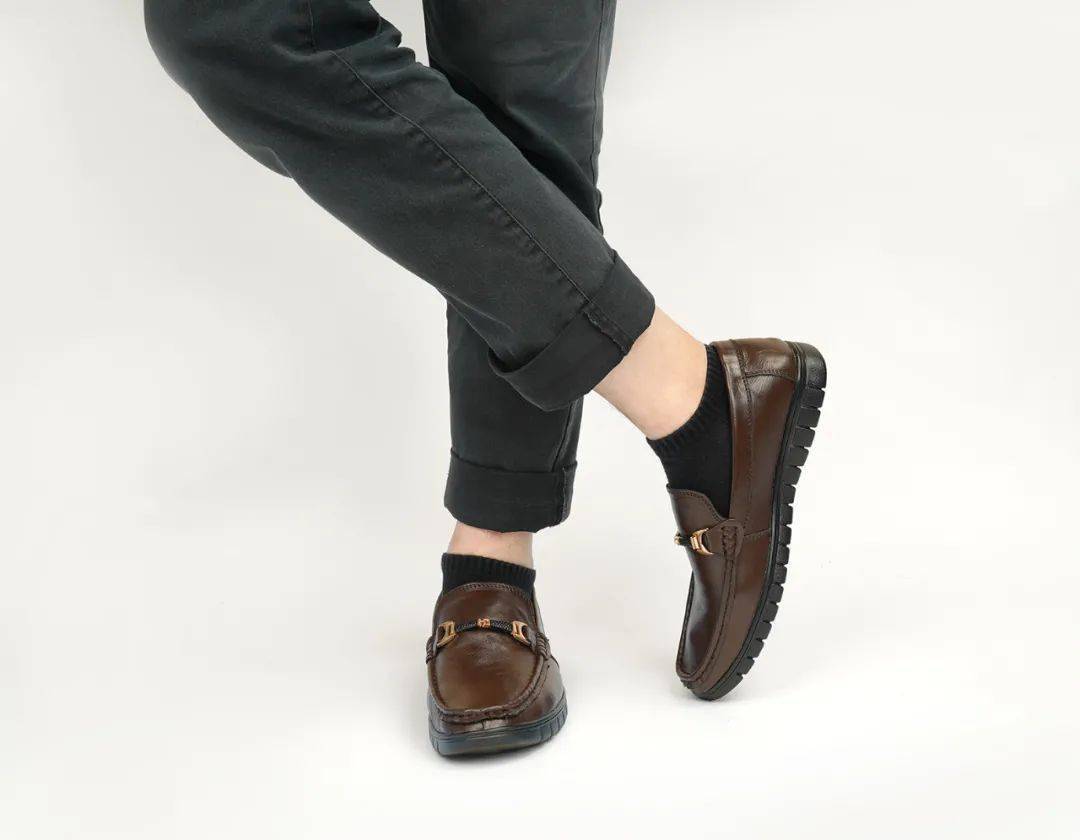 亚洲人|专为亚洲人脚型设计，柔软轻便、不磨脚，一年四季都能穿，百搭潮款穿出你的风格！