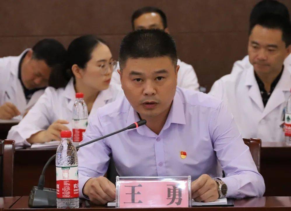 县医院院长和卫健局副局长 857089cf932849fda9b13e88e8f0e675.jpeg