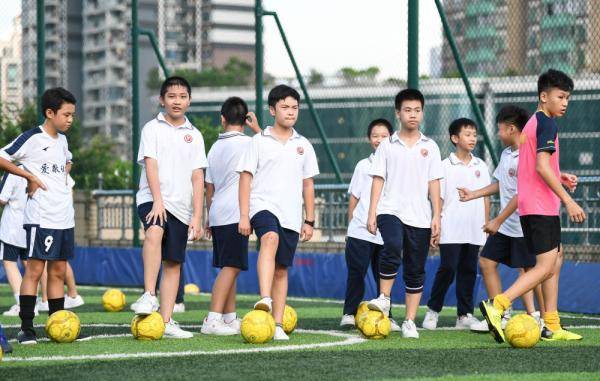 天台|体育丨天台上的足球课堂