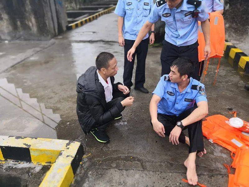 大赞!在生死一瞬间,阳山城北派出所值班民辅警勇救落水男子