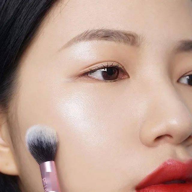 肌肤|水光妆升级版来了,又美又立体的海豚玻璃肌你听过吗?