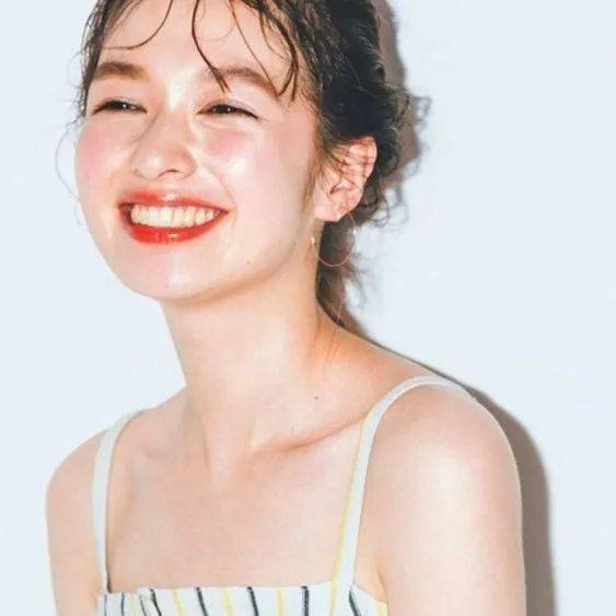 肌肤|水光妆升级版来了,又美又立体的海豚玻璃肌你听过吗?