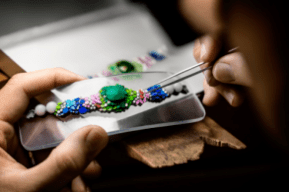 富婆|钻石暴跌，1克拉成白菜价？可为啥这些富婆却越买赚越多……