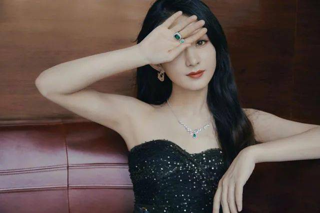 富婆|钻石暴跌，1克拉成白菜价？可为啥这些富婆却越买赚越多……