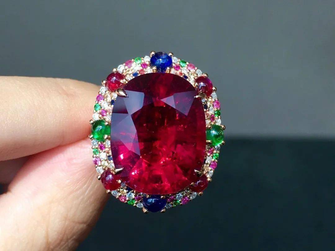 老年人|41岁女子10年时间里和8名老年人结婚 骗走大量珠宝和钱财后悲剧