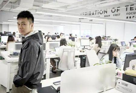 福布斯|专科生29岁身价40亿，登上福布斯！这个 “最懂奶茶的男人”活成了90后的标杆！