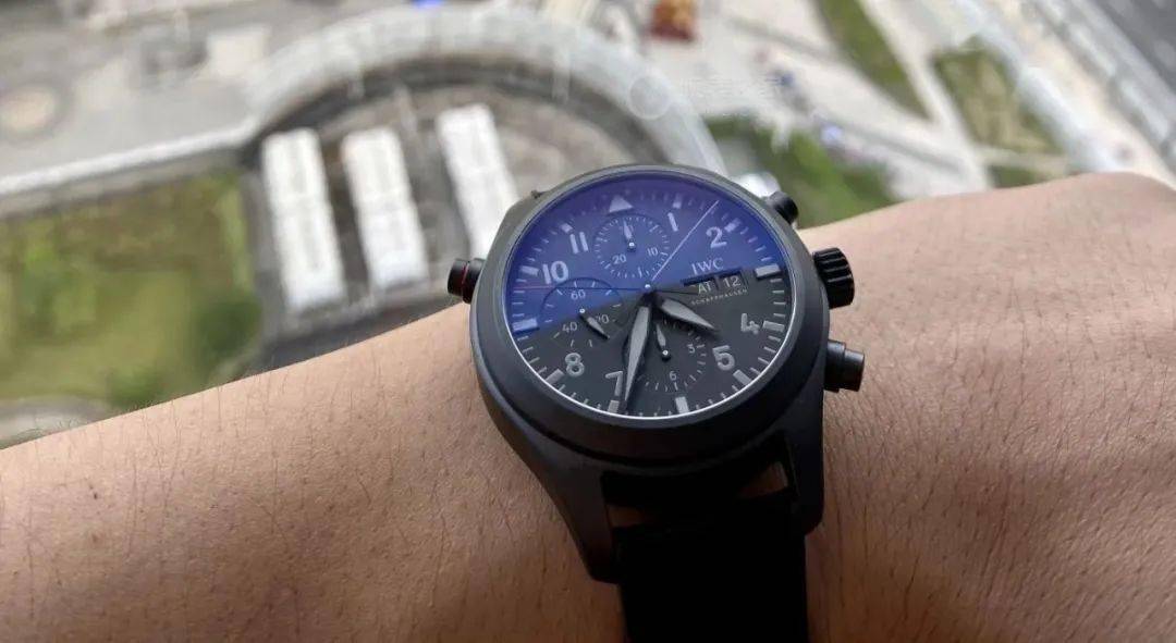 飞行员|#腕表测评官#飞行员计时系列毕业款——万国瓷化钛追针