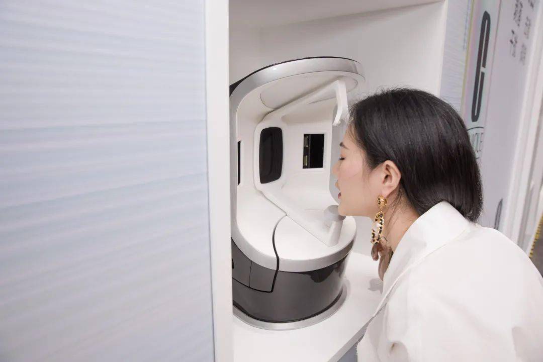 倩碧|在302万人美白片场，我被皮肤真相小黑屋爆击了……