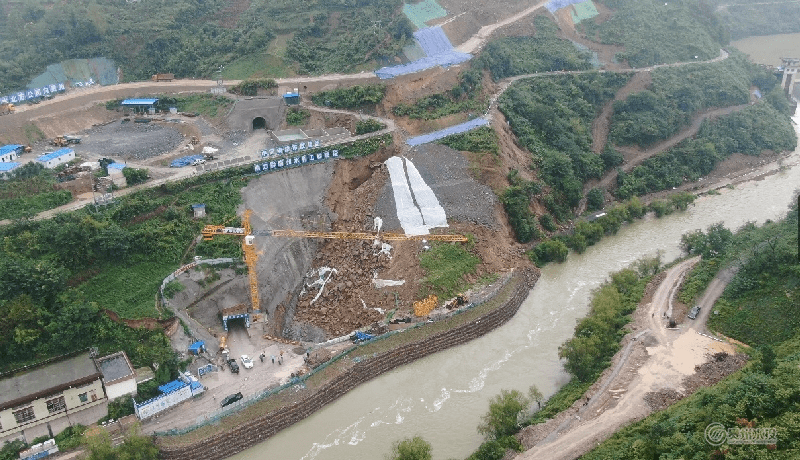 李明卫紧急赶赴凤山水库工程现场指挥抢险工作