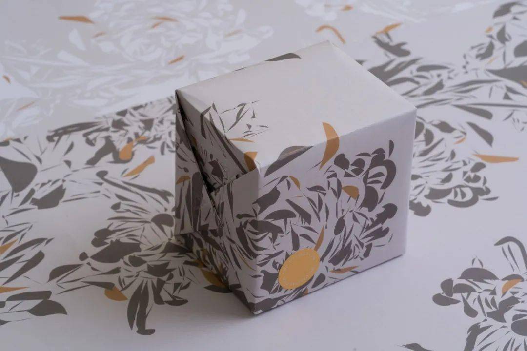 品牌|这个品牌标准字的设计，以花瓣为主轴