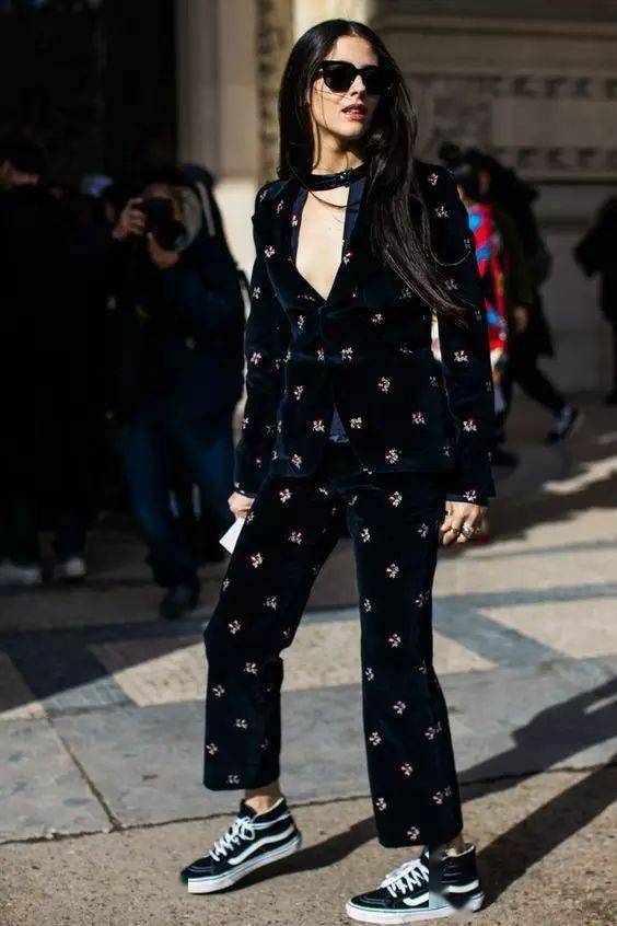 小黑|小白鞋真的烂大街了！这双鞋比它潮10倍！