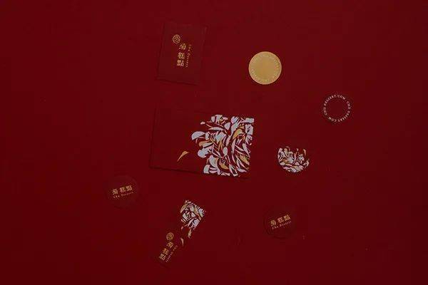 品牌|这个品牌标准字的设计，以花瓣为主轴