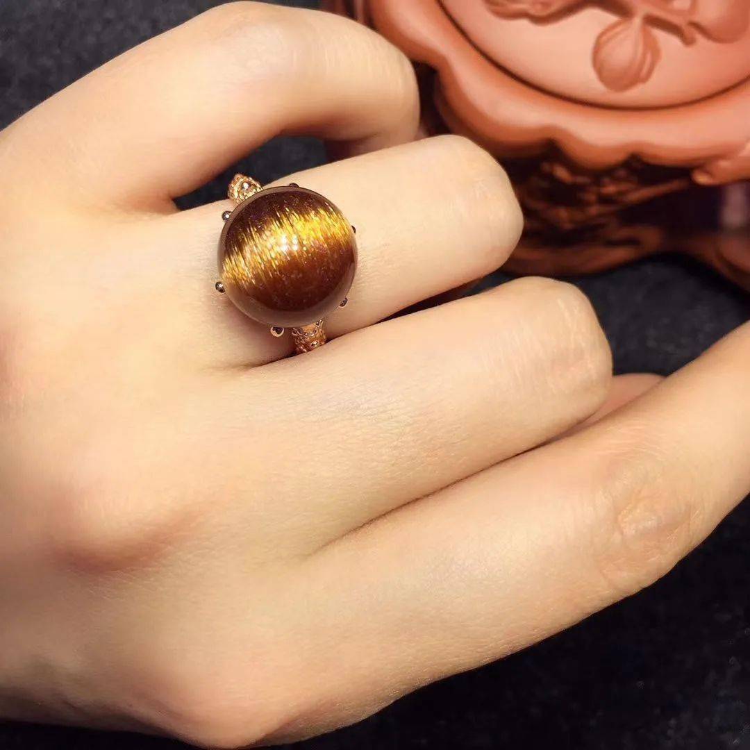 老年人|41岁女子10年时间里和8名老年人结婚 骗走大量珠宝和钱财后悲剧