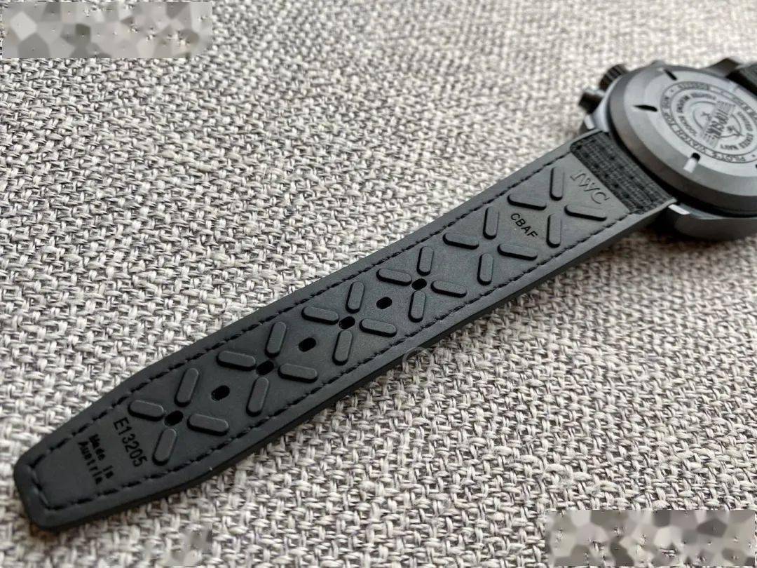 飞行员|#腕表测评官#飞行员计时系列毕业款——万国瓷化钛追针