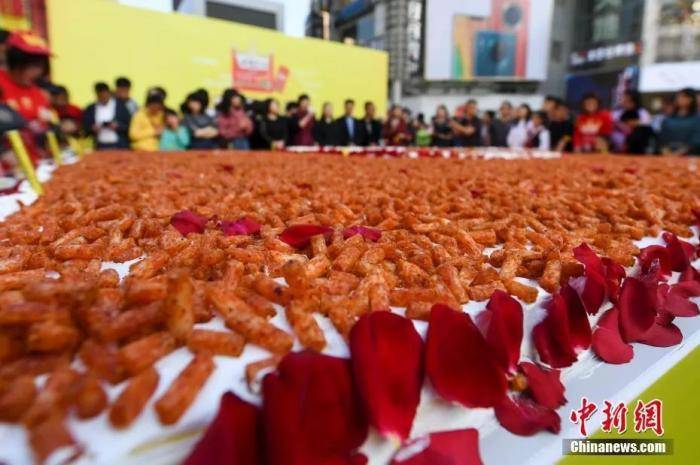 螺蛳|辣条、螺蛳粉进学校专业课堂，童年梦想照进现实？