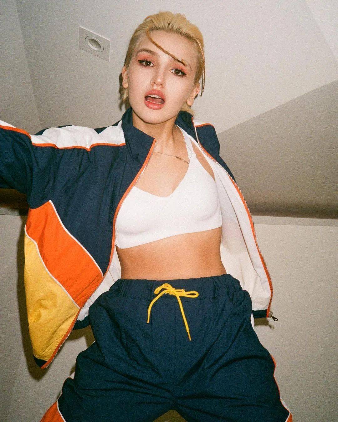 公主|迪士尼抓错了在逃公主？网友：是，真公主正在俄罗斯当女王！