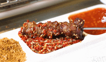 韩缘|69.9元抢！价值150元「韩缘烧烤城」自动烧烤套餐！30荤串+10素串+烧烤伴侣+锡纸金针菇+凉菜+饮品！