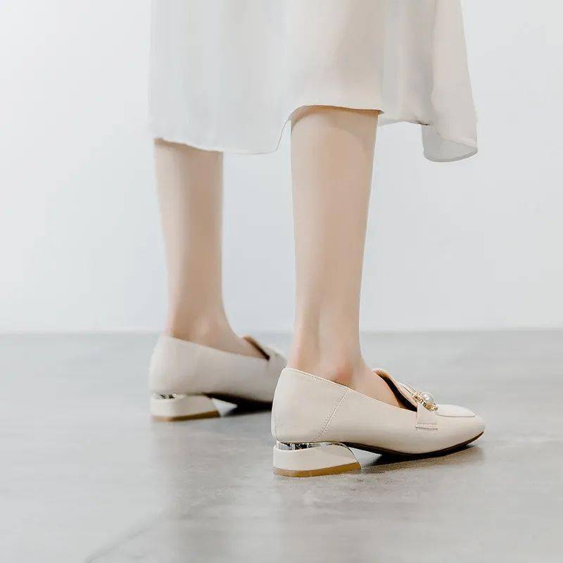 上流社会|女明星轻松入秋,必备乐福鞋,穿上一秒变“上流社会”!