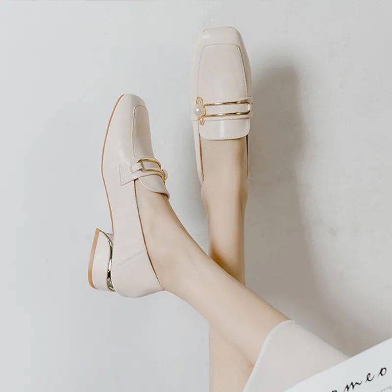 上流社会|女明星轻松入秋,必备乐福鞋,穿上一秒变“上流社会”!