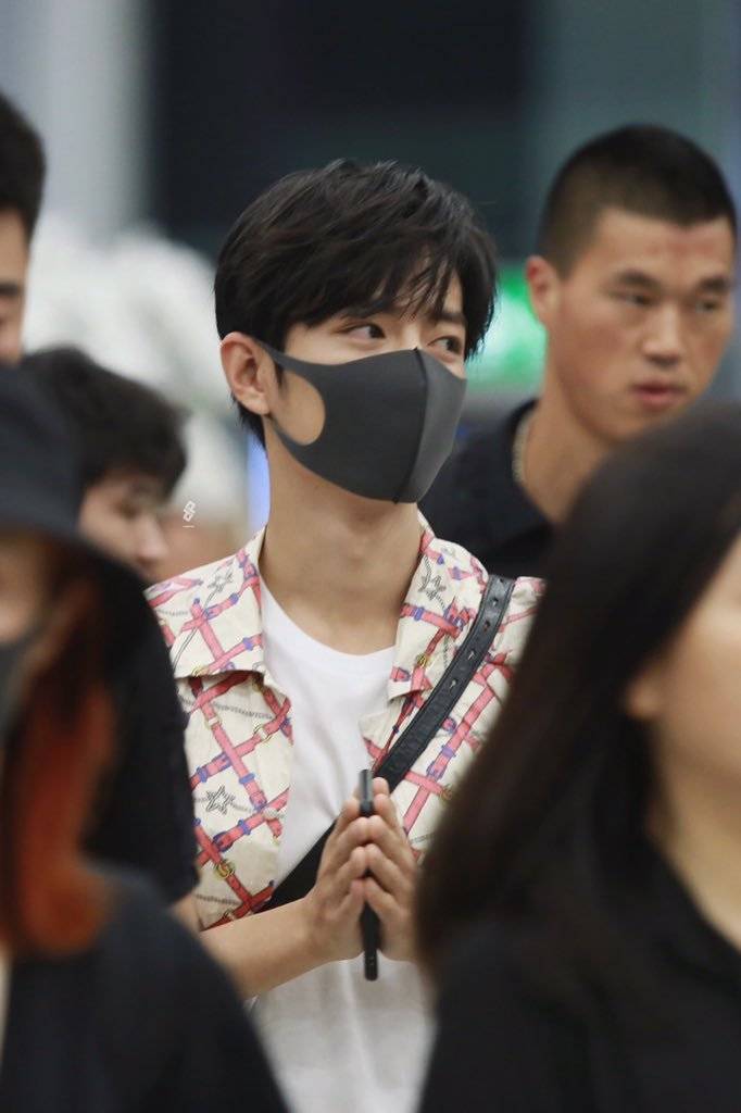 肖战抵达机场 cdeb4eb9df6c4362826f3d74af548fad.jpeg