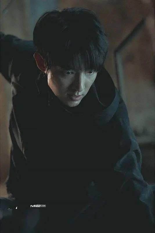 水润|《恶之花》李准基变身韩版“张东升”，女主发光美貌全靠“妆”？