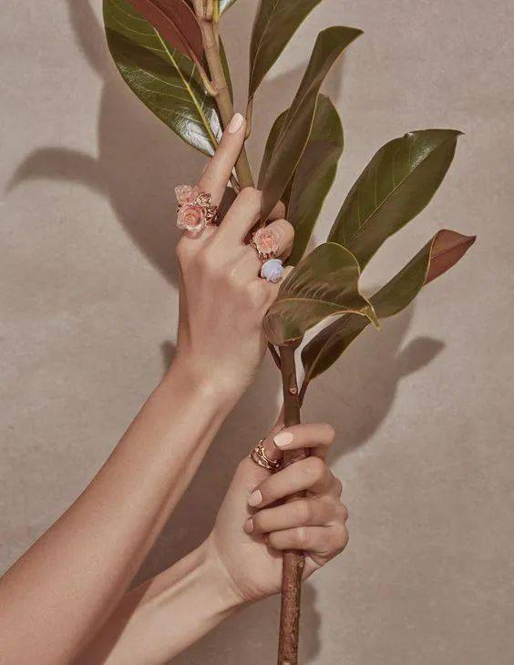 一个人|如何判断一个人是否时髦？看Ta戴几个戒指啊！