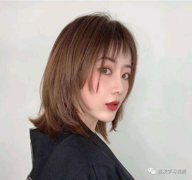 “ayx官方网站”
2020最新盛行“不长不短”发型(图16) “ayx官方网站”
2020最新盛行“不长不短”发型(图16)