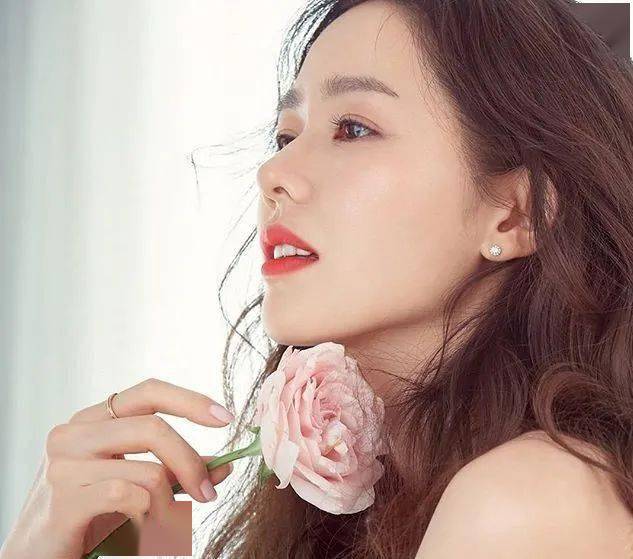 水润|《恶之花》李准基变身韩版“张东升”，女主发光美貌全靠“妆”？