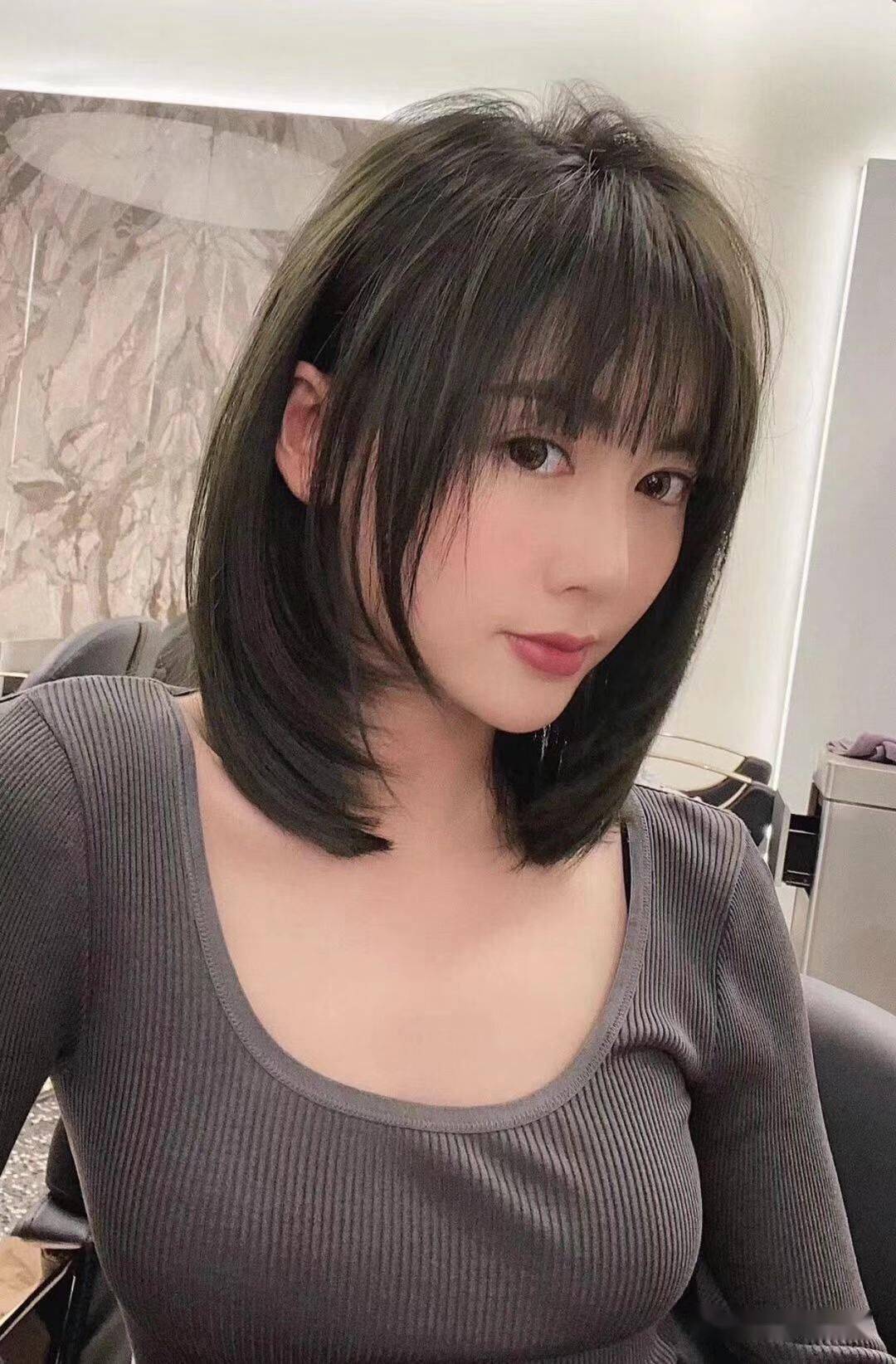 “ayx官方网站”
2020最新盛行“不长不短”发型(图28) “ayx官方网站”
2020最新盛行“不长不短”发型(图28)