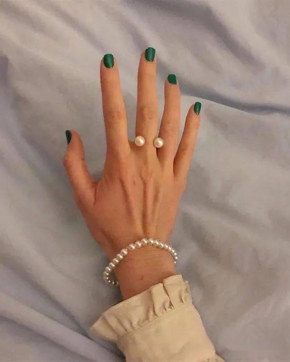 一个人|如何判断一个人是否时髦？看Ta戴几个戒指啊！