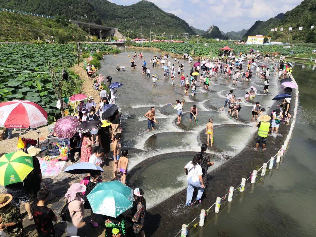 安顺一地上榜!贵州发布十大网红旅游打卡点,十大民族民间特色美食.
