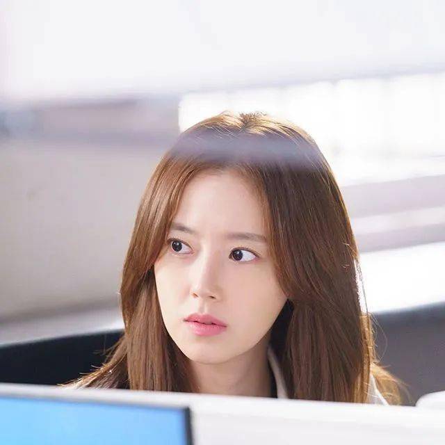 水润|《恶之花》李准基变身韩版“张东升”，女主发光美貌全靠“妆”？